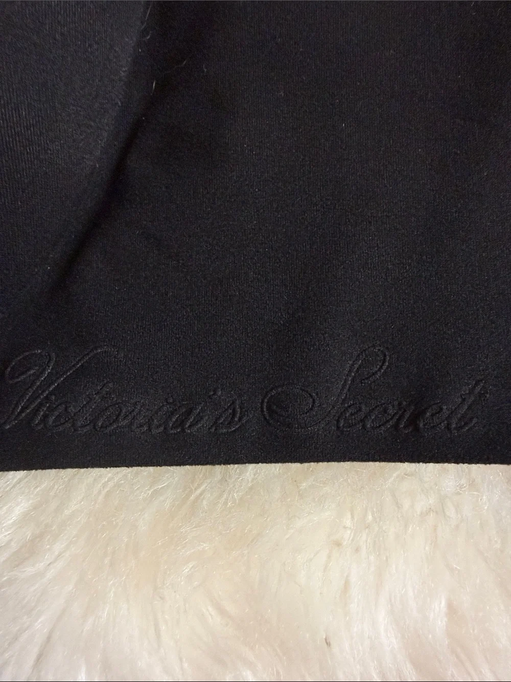 Victoria’s Secret Black Full Coverage Underwire Bra Size 40D Gold Har